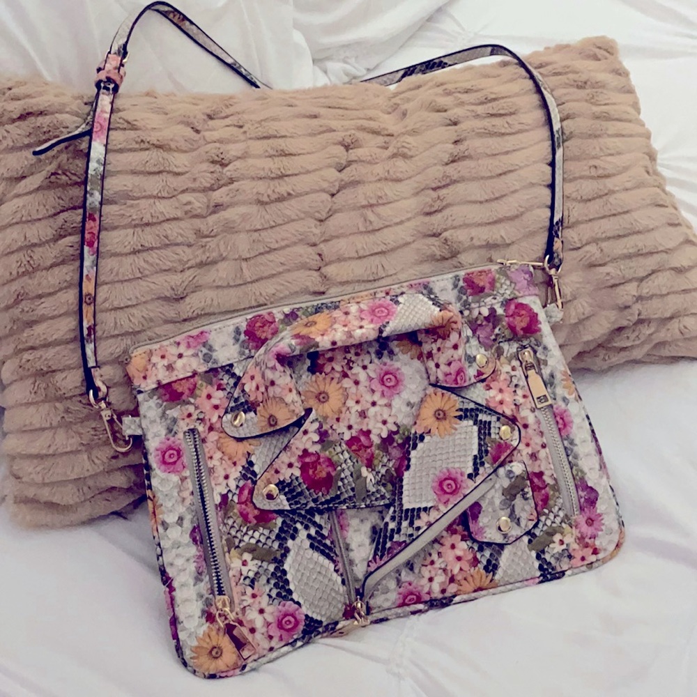 Adorable snake side bag new with out tags
